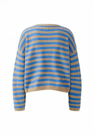 Пуловер в полоску