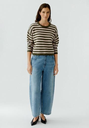 Пуловер в полоску