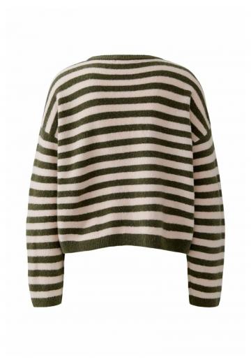 Пуловер в полоску