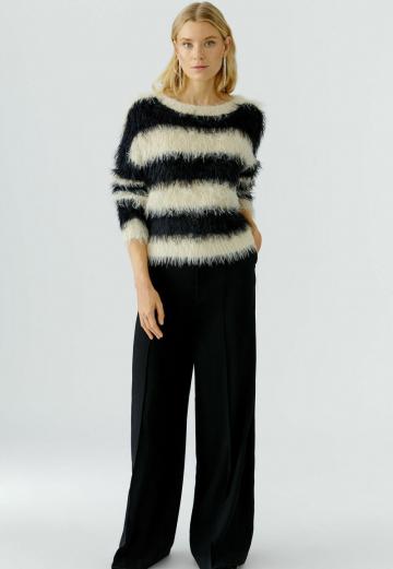 Пуловер в полоску