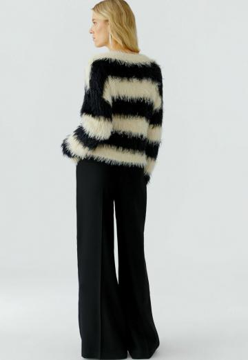 Пуловер в полоску