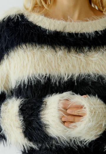 Пуловер в полоску