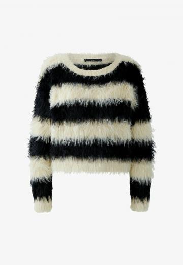 Пуловер в полоску