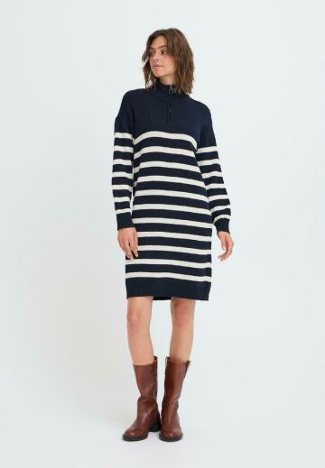 Вязаное платье