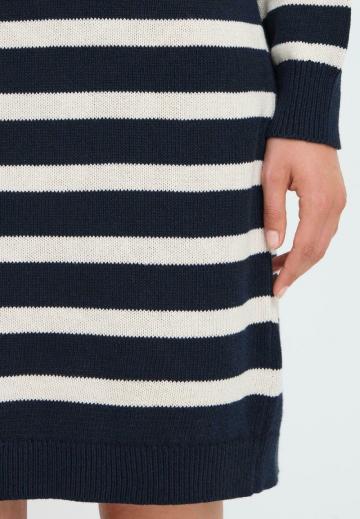 Вязаное платье