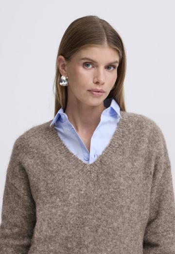 Пуловер с вырезом V