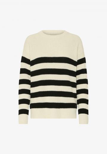 Пуловер в полоску