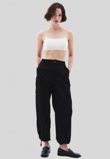 Брюки с накладными карманами