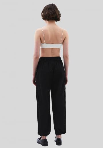 Брюки с накладными карманами