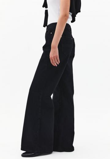 Клешеные джинсы