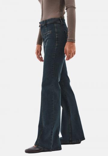 Клешеные джинсы