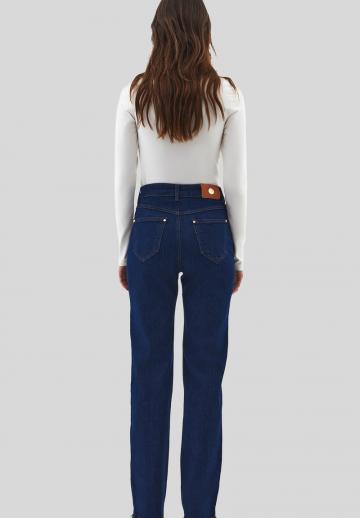 Прямые джинсы