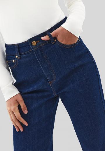 Прямые джинсы