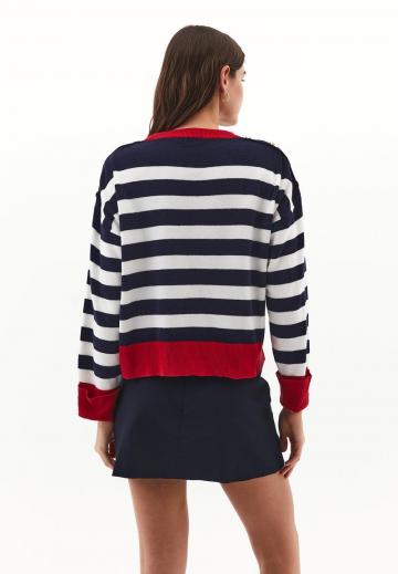 Пуловер в полоску