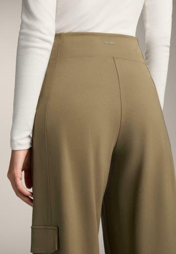 Брюки с накладными карманами