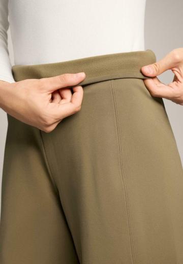 Брюки с накладными карманами