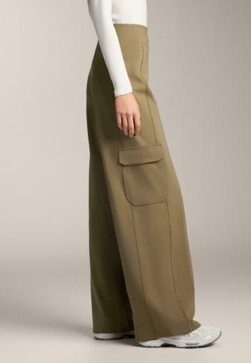 Брюки с накладными карманами