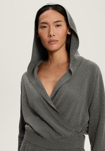 Пуловер с капюшоном