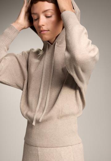 Пуловер с капюшоном