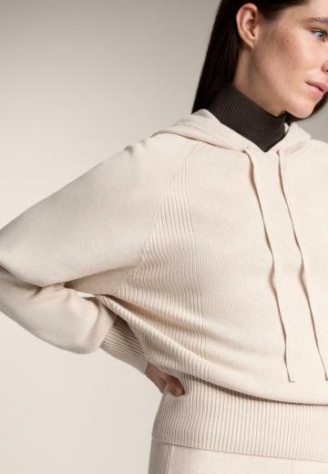 Пуловер с капюшоном