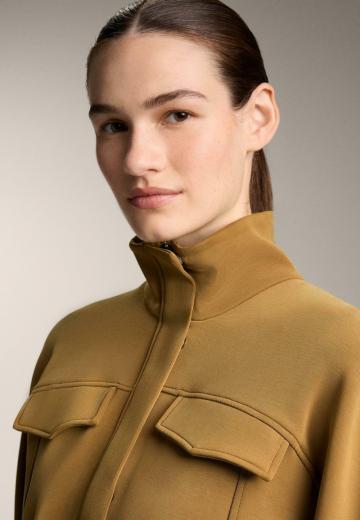 Куртка с накладнымит карманами