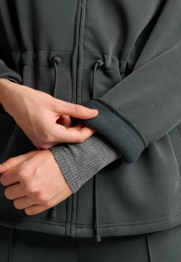 Спортивная толстовка