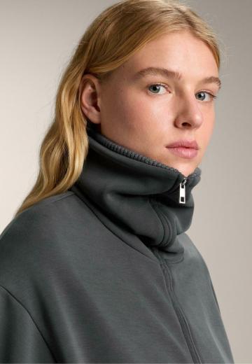 Спортивная толстовка