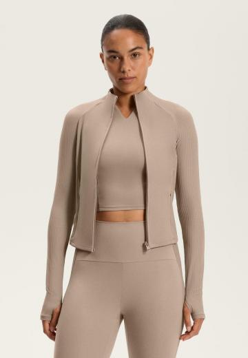 Спортивная куртка