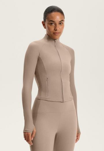 Спортивная куртка