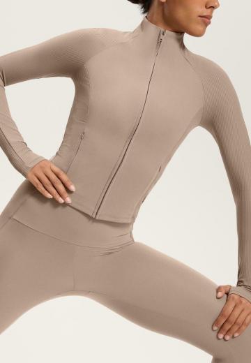 Спортивная куртка