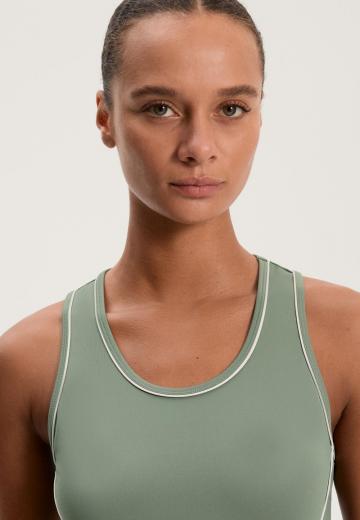 Спортивный топ