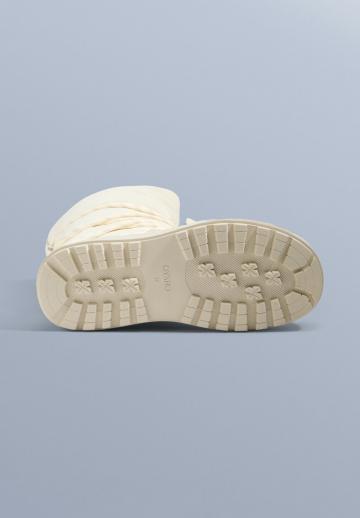 Спортивные сапоги