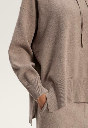 Пуловер с капюшоном