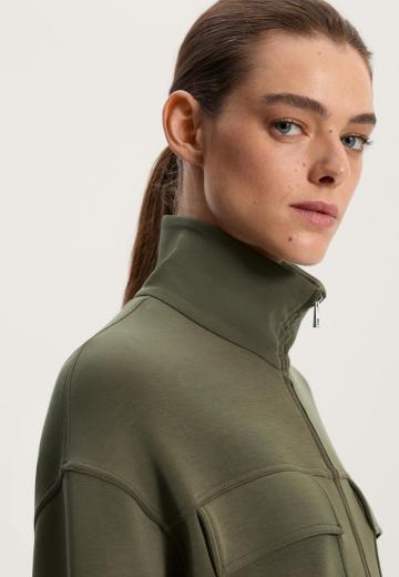 Куртка с накладнымит карманами