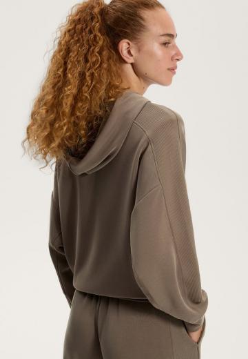 Пуловер с капюшоном