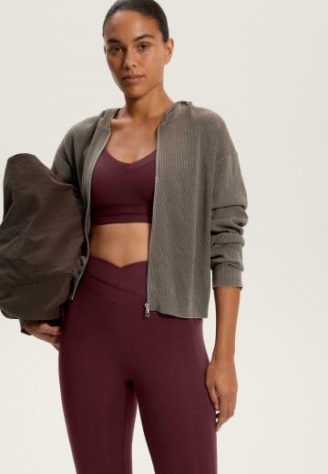 Спортивный топ