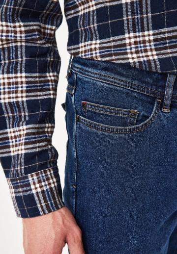 Прямые джинсы