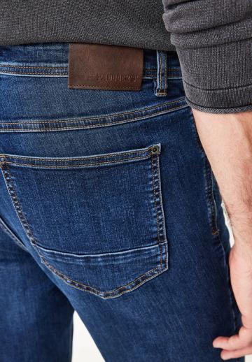 Узкие джинсы