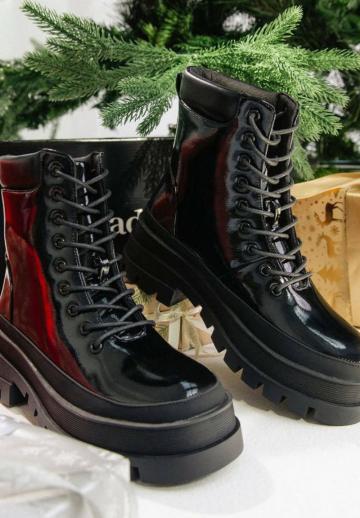 Ботинки на шнуровке