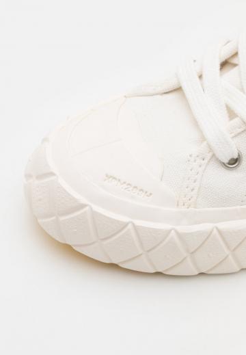 Гандбольные кроссовки