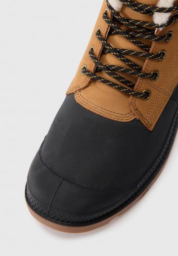 Ботинки на шнуровке