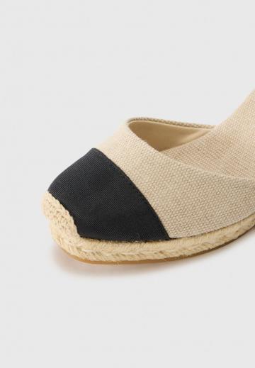 Гандбольные кроссовки