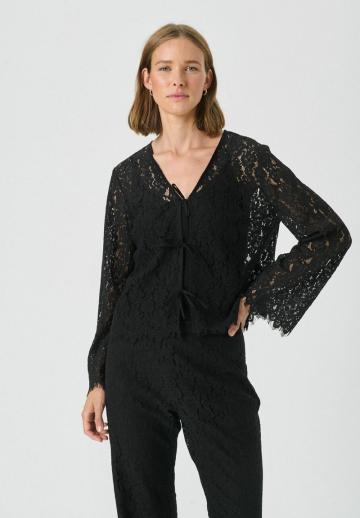 Кружевная блузка