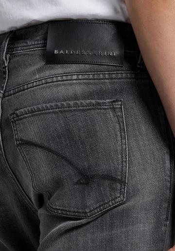 Узкие джинсы