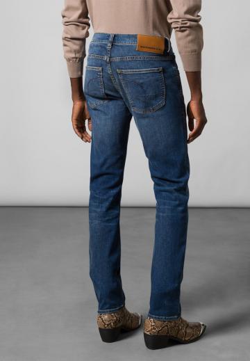 Узкие джинсы