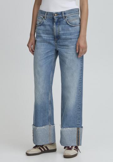 Прямые джинсы
