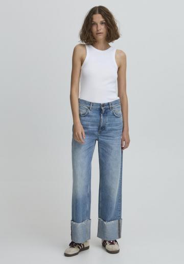 Прямые джинсы