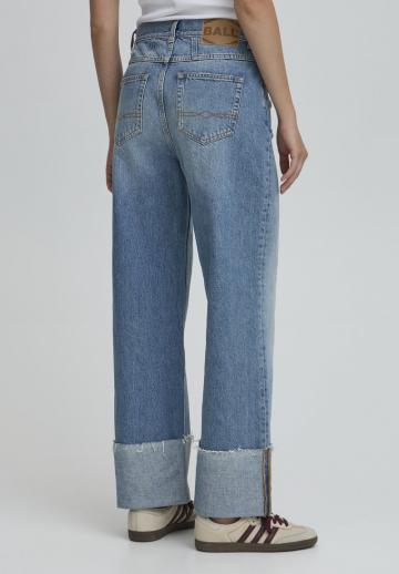 Прямые джинсы