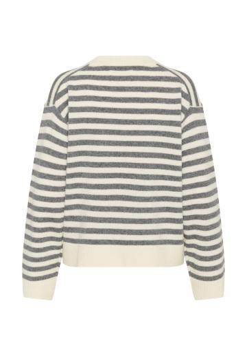 Пуловер в полоску