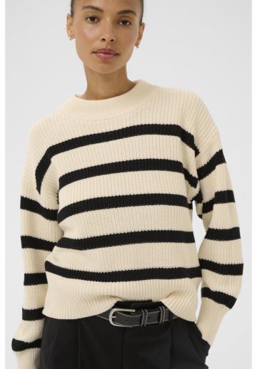 Пуловер в полоску